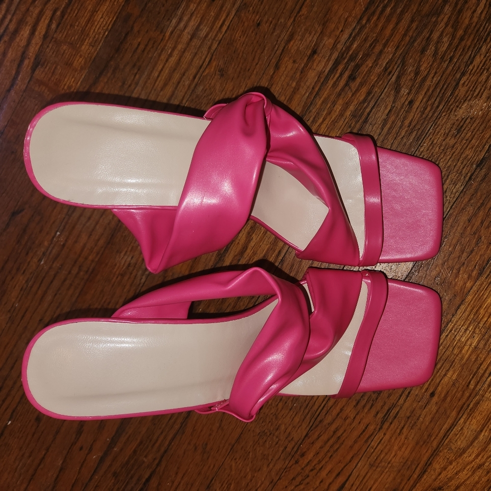Sandles - Picture 3 of 4